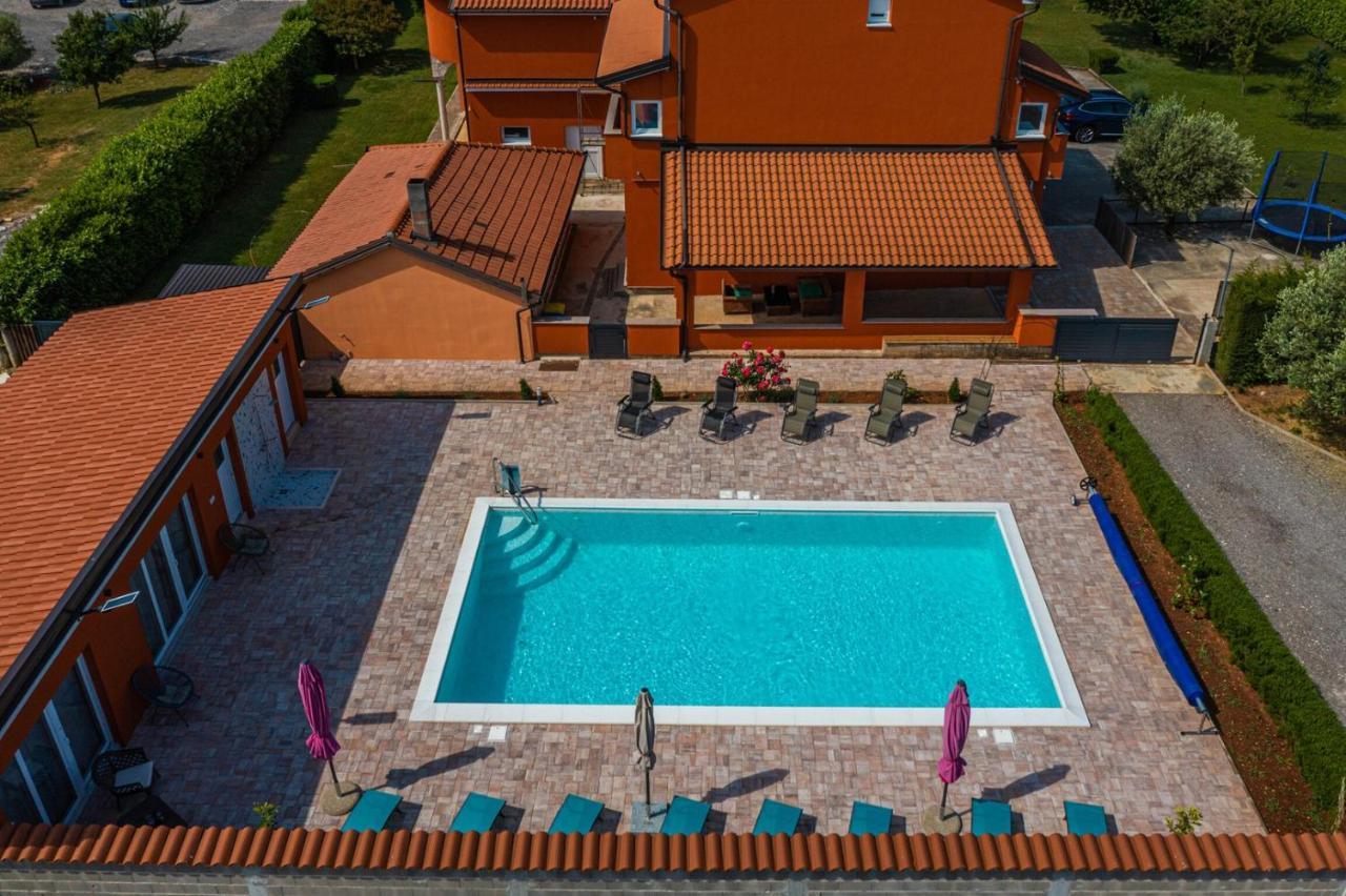 Apartments Danka With Shared Pool Pula Exterior foto