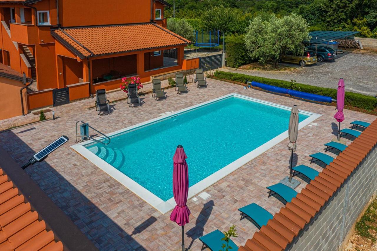 Apartments Danka With Shared Pool Pula Exterior foto